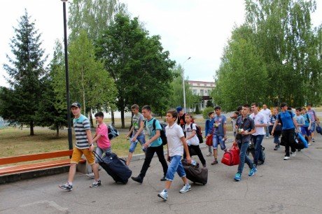 Призовой кубок «Гвардейца» доверили вручать подростку из Мордовии 