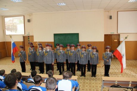 Подростки оборонно-спортивного лагеря «Гвардеец-2» обучаются военному делу