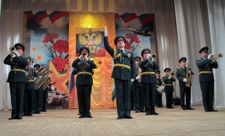В Кирове поздравляют ветеранов и всех, кто обеспечивает безопасность страны