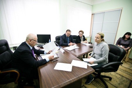 Губернатор Юрий Берг провел прием граждан в региональной приёмной Президента РФ