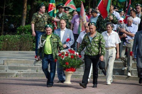 В День пограничника оренбуржцы почтили память погибших минутой молчания