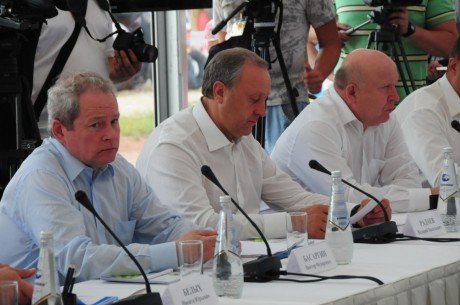Предложение губернатора Пермского края поддержали полномочный представитель Михаил Бабич и Министр сельского хозяйства России Николай Федоров 