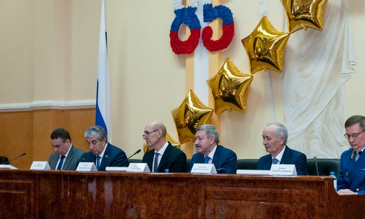 Ринат Гильмутдинов поздравил коллектив Оренбургского областного суда с 85-летием со дня образования