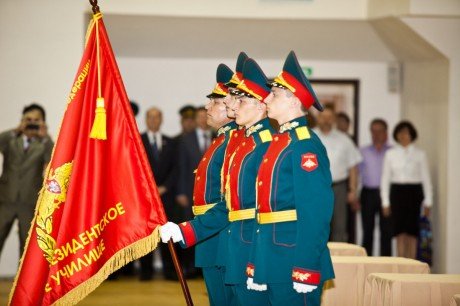 Сергей Шойгу и Михаил Бабич поздравили первых выпускников Оренбургского президентского кадетского училища