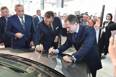 Михаил Бабич принял участие в запуске производства автомобиля «Lada Vesta»