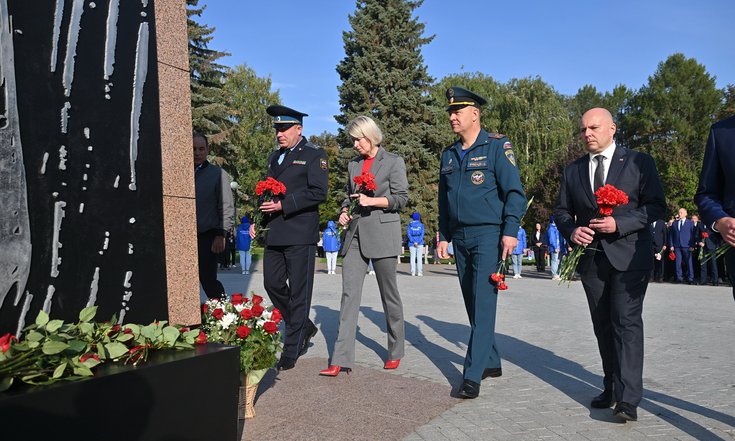 Празднование Дня оружейника началось в Удмуртии с возложения цветов