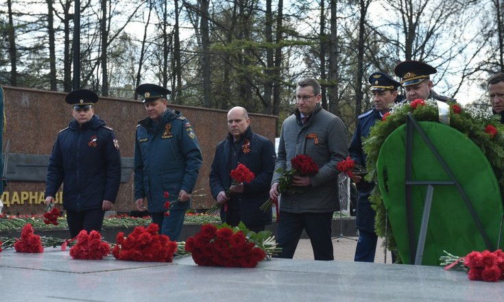 В День Победы в Ижевске возложили цветы к Вечному огню