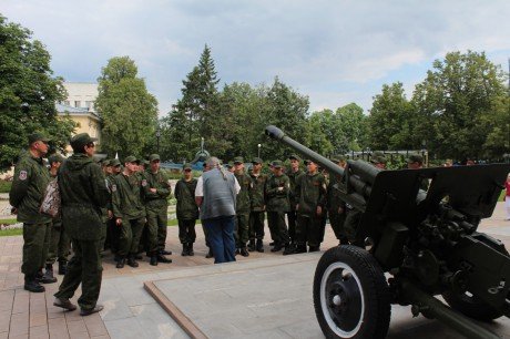 180 воспитанников оборонно-спортивного лагеря «Гвардеец» побывали в Нижегородском кремле
