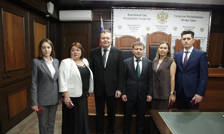 16.05.2025_Главный федеральный инспектор по РТ вручил удостоверения судьям
