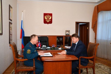 Меры по обеспечению пожарной безопасности объектов и населенных пунктов в осенне-зимний период обсудили в Оренбуржье