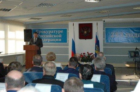Дмитрий Каденков поздравил сотрудников и ветеранов прокуратуры с профессиональным праздником