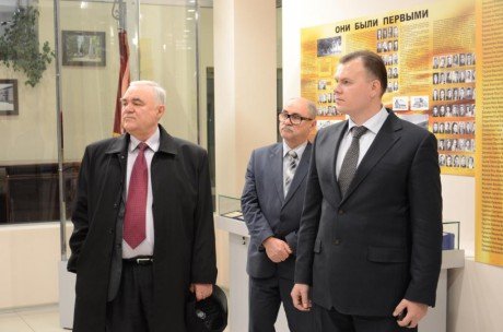 Павел Логинов посетил завод полупроводниковых приборов