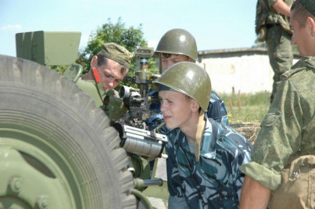 На военном полигоне прошли стрельбы и боевые учения для участников лагеря «Гвардеец-2» 