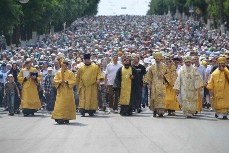 Владимир Климов принял участие в шествии Великорецкого крестного хода