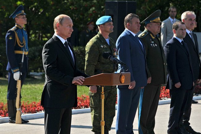 Владимир Путин посетил десантно-штурмовую бригаду