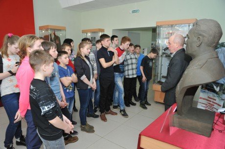 Экскурсия по Музею воинской славы для воспитанников кировской школы-интерната