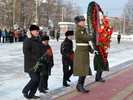 Олег Веселков принял участие в церемонии возложения цветов к мемориалу Добровольческому Танковому корпусу