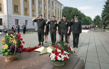 Фердауис Юсупов принял участие в церемонии возложения цветов к памятнику «Войнам-кировчанам»