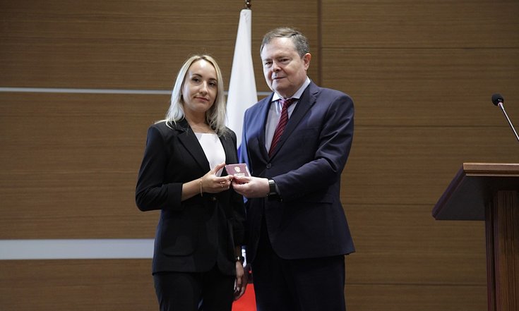03.07.2025_Виктор Демидов вручил удостоверение судье