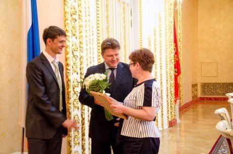 Лучшие социальные работники Оренбуржья награждены денежными премиями