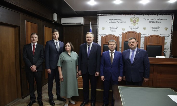 04.08.2025_Главный федеральный инспектор по РТ вручил удостоверения судьям