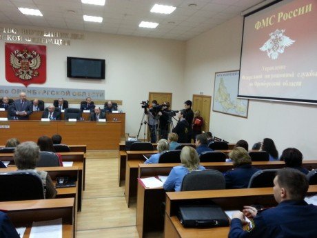 Совершенствовать борьбу с нелегальной миграцией, адаптацию трудовых мигрантов и контроль за использованием иностранной рабочей силы 