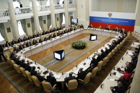 Михаил Бабич провел заседание Совета округа