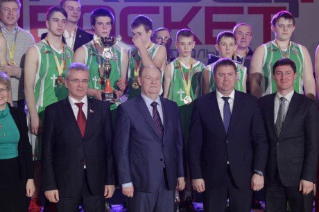 Дмитрий Каденков поздравил победителей областного этапа Школьной баскетбольной лиги «КЭС-БАСКЕТ»