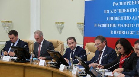 Михаил Бабич провёл заседание окружной Комиссии по улучшению инвестклимата