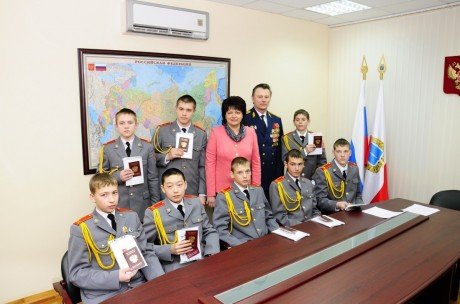 Марина Алёшина вручила паспорта юным гражданам Российской Федерации