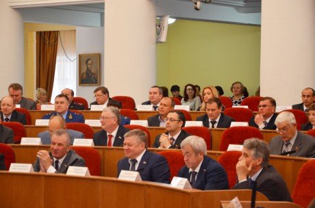 Оренбургским парламентариям представлены доклады региональных уполномоченных по правам человека и правам ребёнка