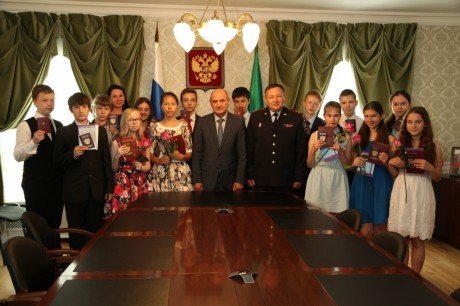 В Татарстане молодым гражданам России вручили паспорта