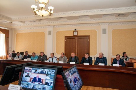 Принять исчерпывающие меры для обеспечения безопасности в пунктах сдачи ЕГЭ