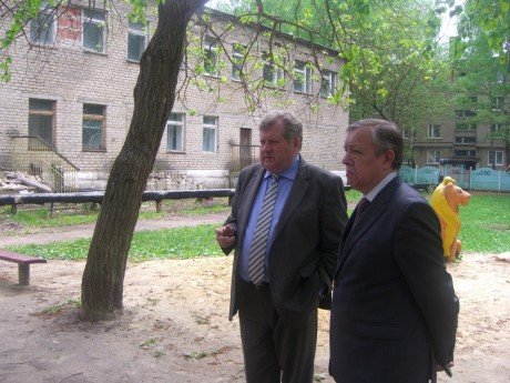 В Мордовии контролируют повышение зарплат бюджетников и состояние образовательных учреждений
