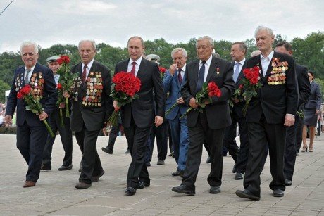 Владимир Путин принял участие в памятных мероприятиях, посвящённых 70-й годовщине танкового сражения под Прохоровкой