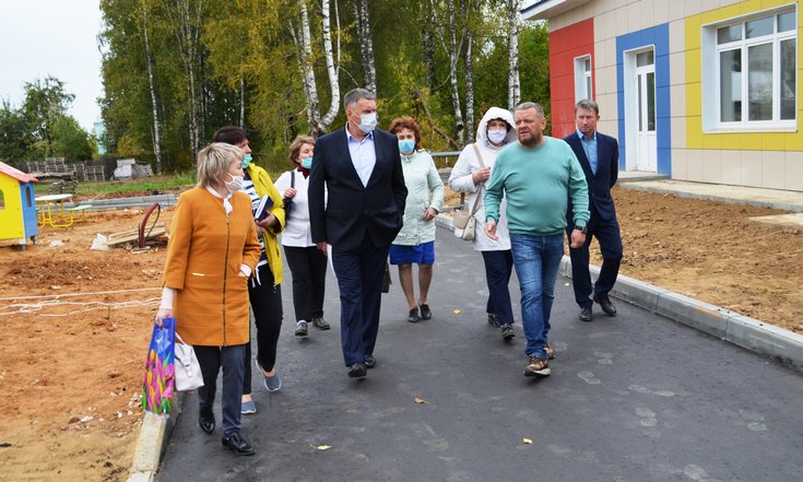 Владимир Климов проверил ход строительства детского сада в Фаленках